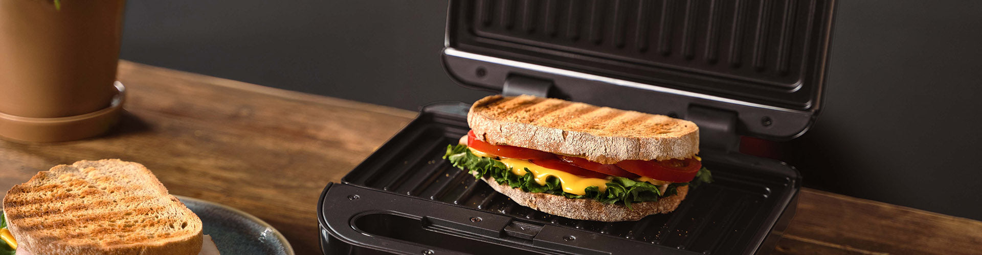 040301|Toast & Panini