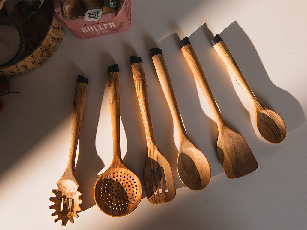 Olive wood slotted turner