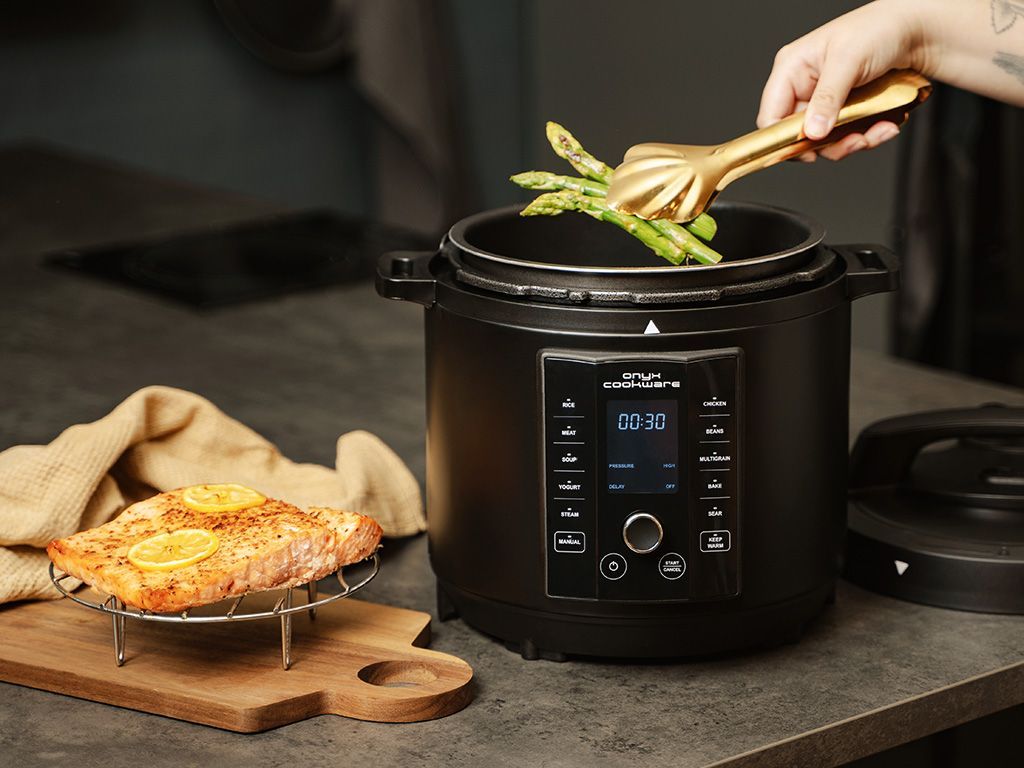 11-IN-1 MULTI-COOKER - 4
